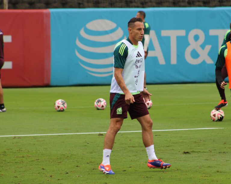 Andrés Guardado anunció su retiro del futbol profesional.