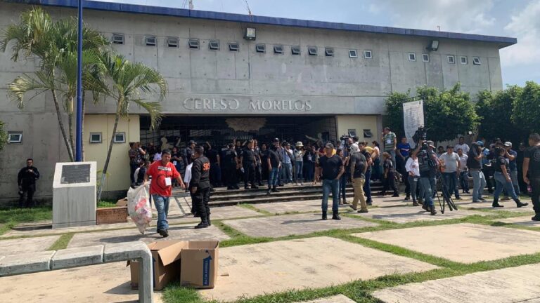 Motín en Cereso de Morelos deja tres reos heridos y la destitución de mandos operativos