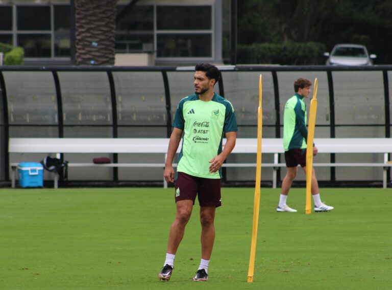 Raúl Jiménez durante la concentración de la Selección Mexicana. Foto: Gabriel Ayala/ACIR Deportes