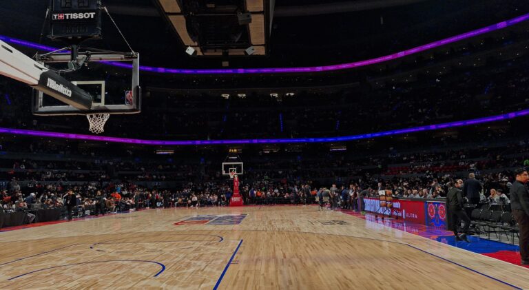 Cancha de basketball durante el NBA Mexico City Game. Foto: Edgar Flores/ACIR Deportes