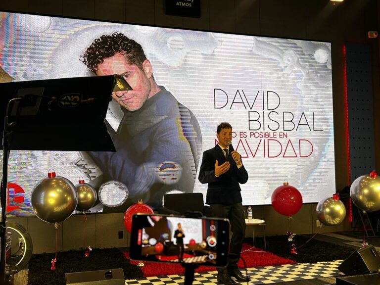 David Bisbal enciende la Navidad con música