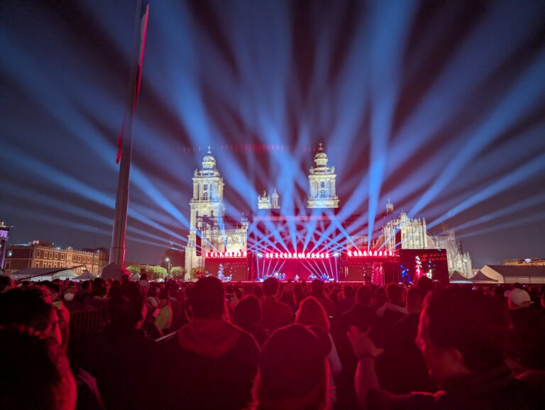 Los Recoditos, Alexander Acha, Majo Aguilar, Enjambre y Mau y Ricky cantarán en el Zócalo