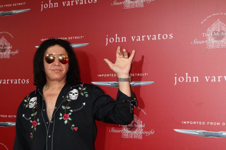 Gene Simmons agradece a Claudia Sheinbaum por los bomberos mexicanos