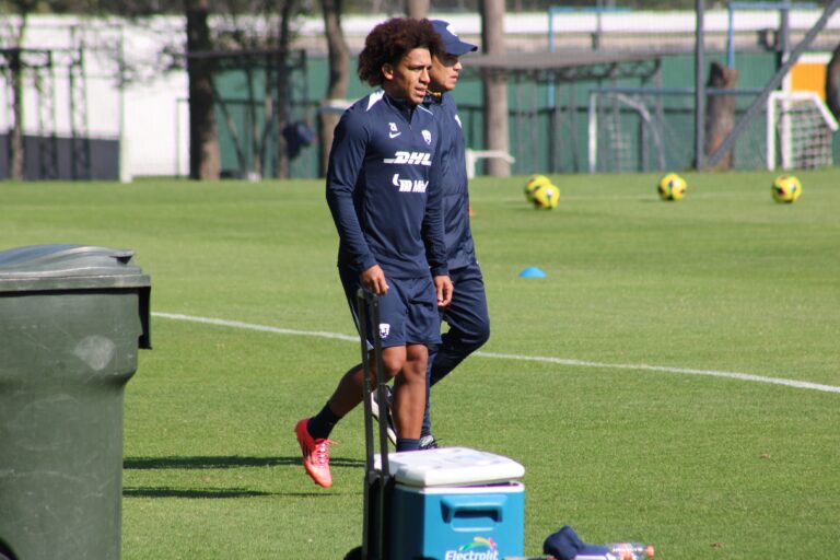 Adalberto Carrasquilla, mediocampista de Pumas, durante un entrenamiento. Foto: Gabriel Ayala/ACIR Deportes