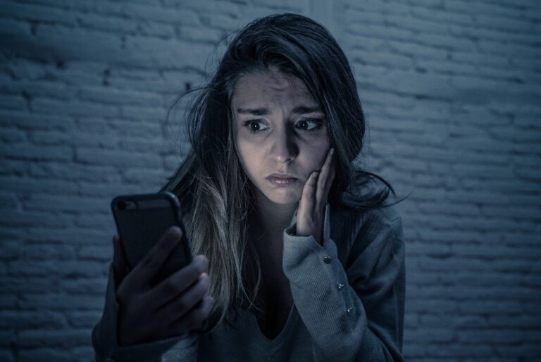 Aguas con las llamadas a tu celular con prefijo +44, podría ser Wangiri