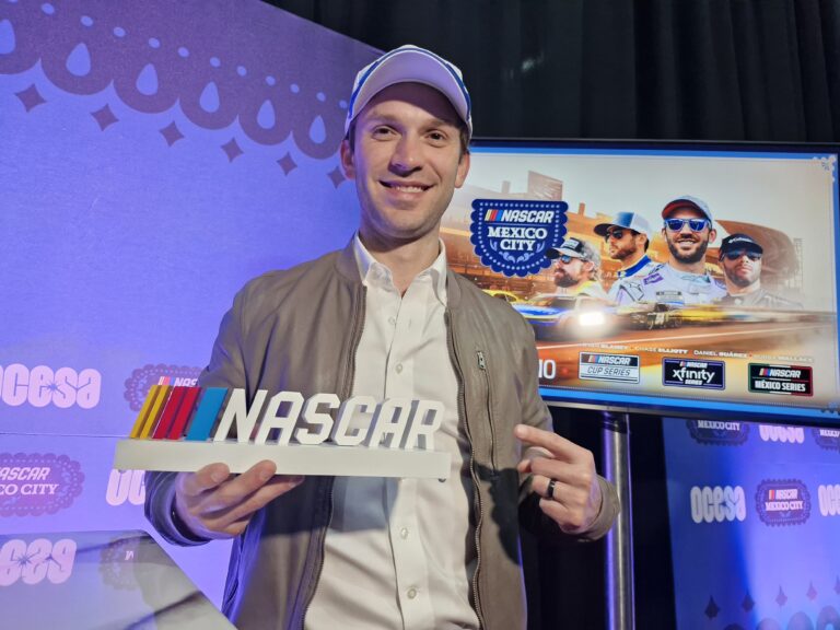 Daniel Suárez, piloto mexicano en NASCAR. Foto: Edgar Flores/ACIR Deportes