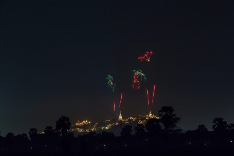 Sustituir pirotecnia por drones : ¿Quién contamina más? ¿Habría pérdidas de empleos?