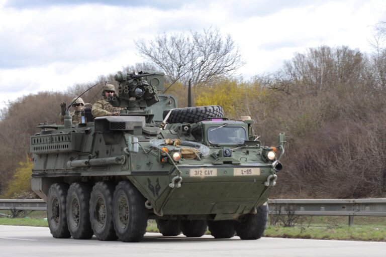 Despliega Estados Unidos un vehículo de combate “Stryker” en la frontera entre Texas y Chihuahua