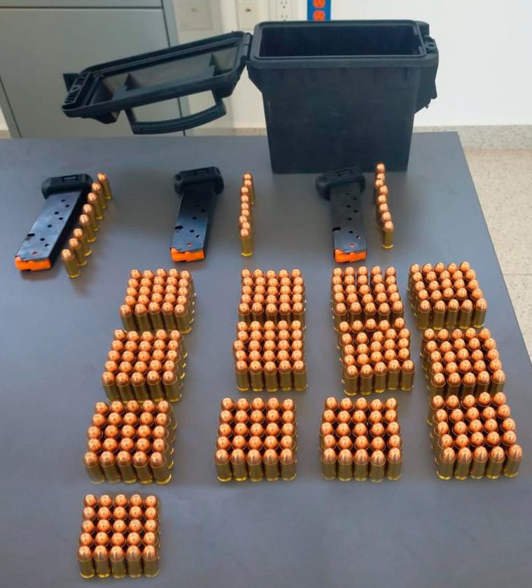 Agentes federales detienen a dos estadounidenses que pretendían ingresar a México con decenas de cartuchos