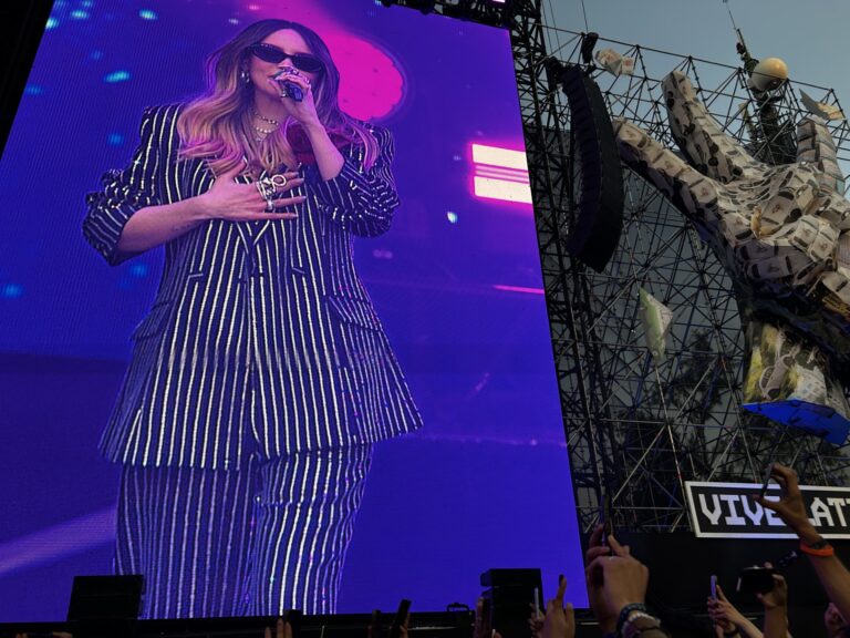 Belinda se divide entre teatro, televisión y música