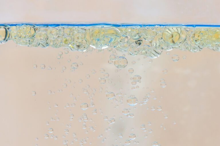 Vecinos exigen respuestas ante problema del agua contaminada en colonias de la Benito Juárez mientras las autoridades guardan silencio