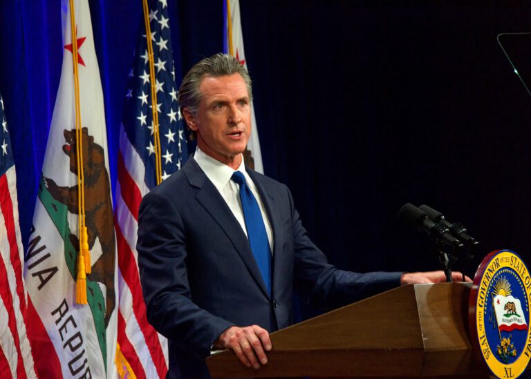 El Estado de California demanda al presidente Trump por la guerra arancelaria