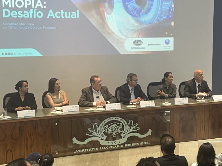 Niños muy pequeños en México ya deben usar lentes por el uso excesivo de aparatos electrónicos