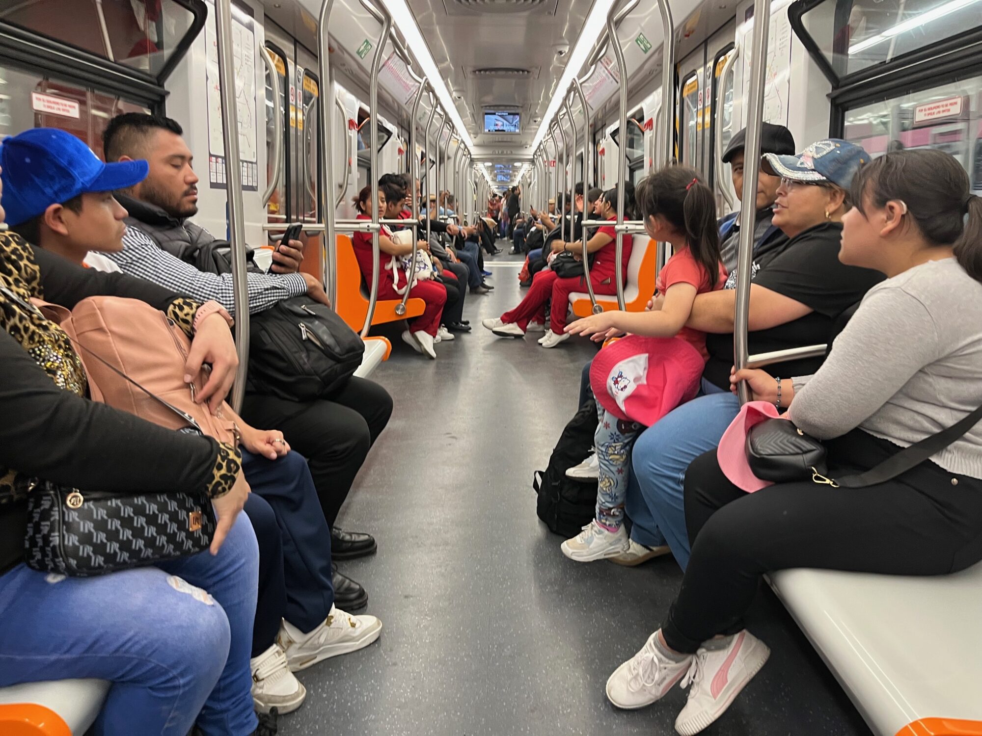 Reanudan actividades 4 estaciones de la línea 1 del Metro