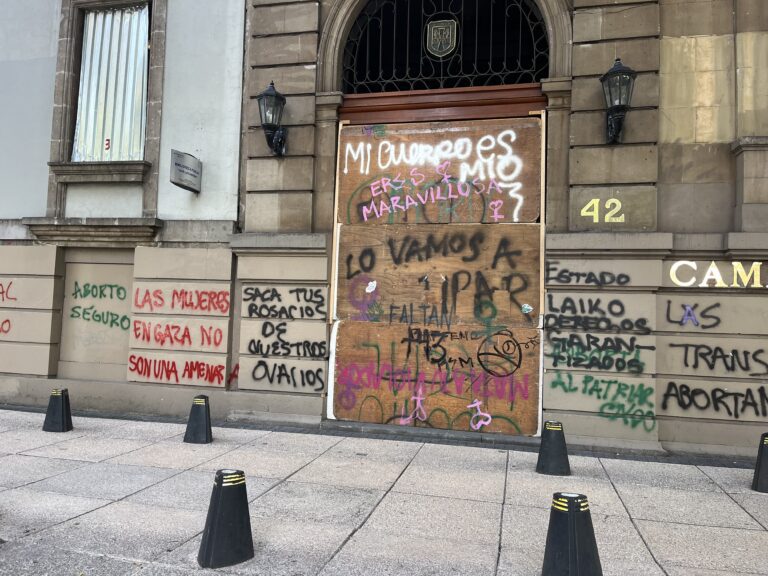 Exige CANACO de la CDMX detener a los vándalos que cometieron destrozos durante la marcha del Día del Trabajo