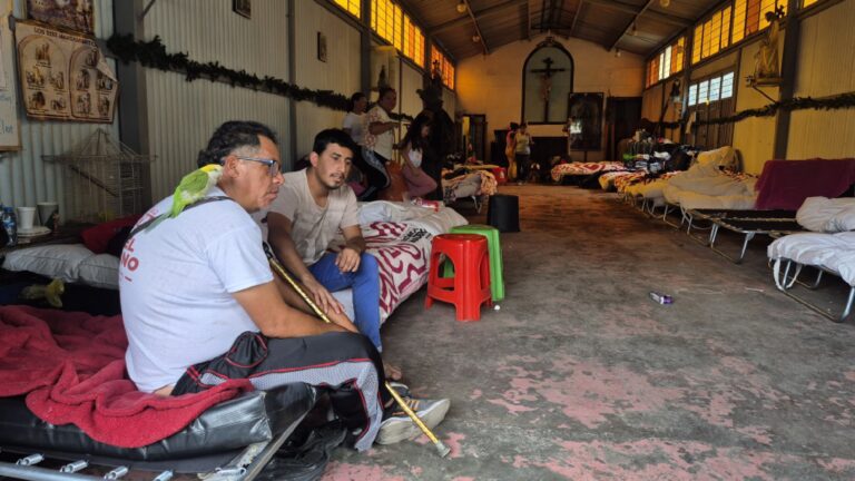 Damnificados de incendio en Colector 13 claman por vivienda digna; instalan centro de acopio