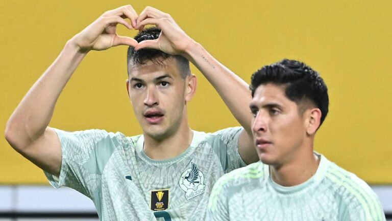 México derrotó a Surinam con doblete de César Montes FOTO X: @miseleccionmx