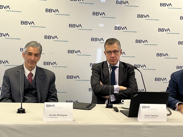 Economía mexicana se contraerá 0.4% este año debido a la incertidumbre por aranceles y reforma al Poder Judicial: BBVA México