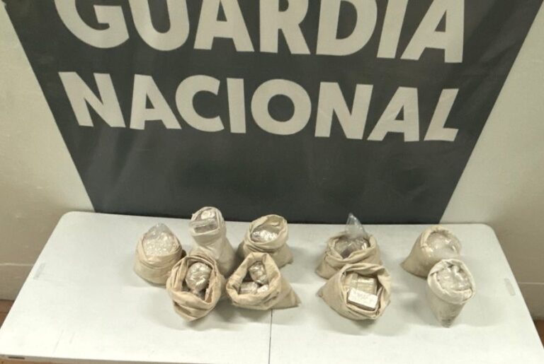Guardias nacionales aseguran plata en el Aeropuerto de Tijuana