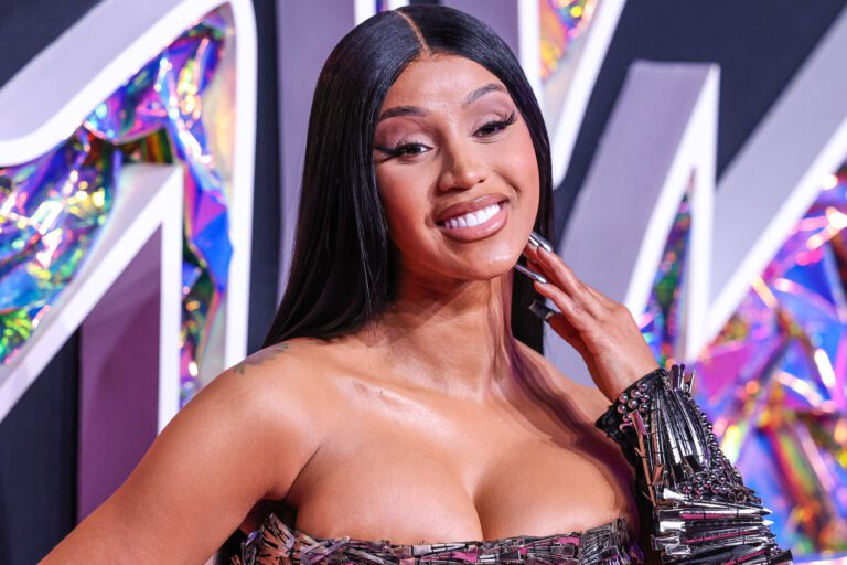 Cardi B suplirá a The Weeknd en Global Citizen