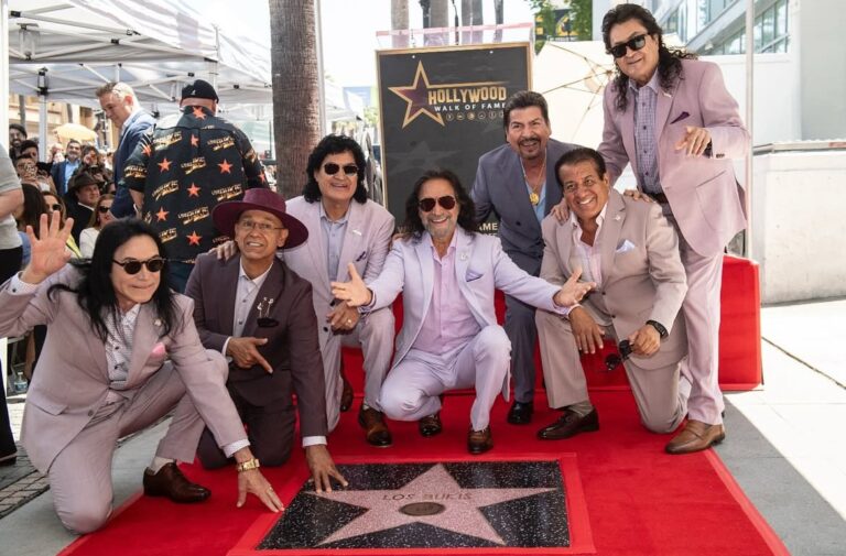 Los Bukis dedican su estrella en Hollywood a los migrantes