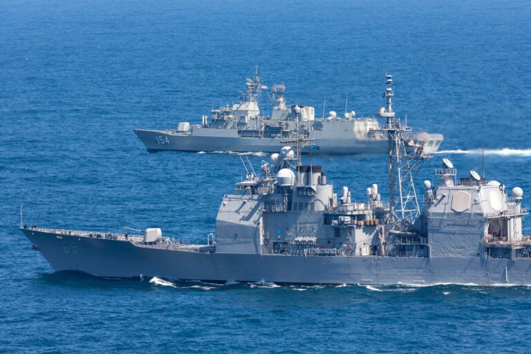 Despliega EU navíos militares cerca de Venezuela, “usaremos todo el poder para combatir el narcotráfico” afirma la Casa Blanca