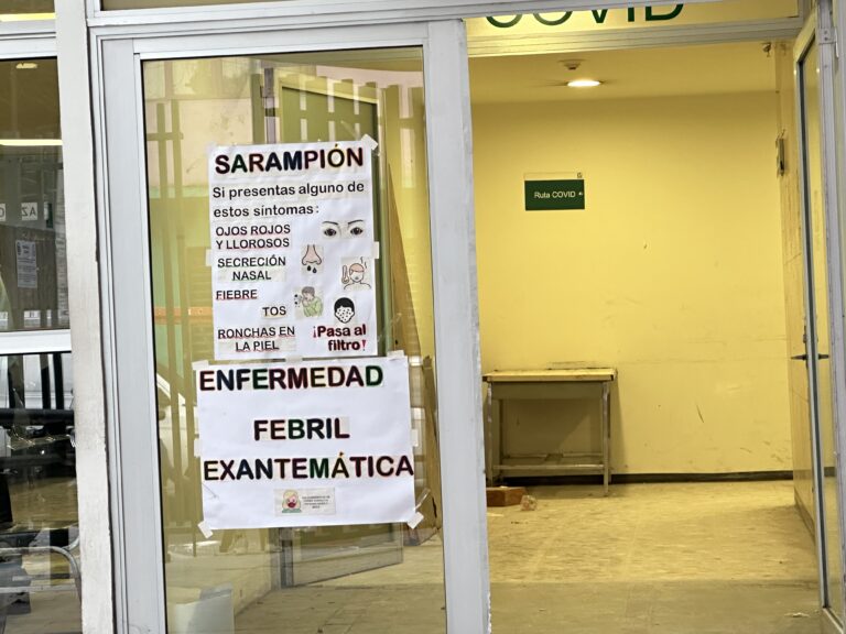 Refuerzan vacuna contra Sarampión, pero existe confusión en el límite de edad, entre 39 y 49 años: Usuarios