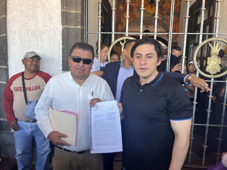 Por estar coludida en despojo de vivienda denuncian a funcionaria de Tultepec