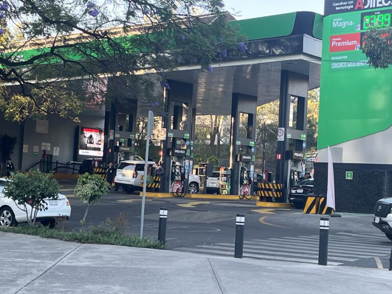 Gobierno federal mantiene la política de cero subsidio a los combustibles