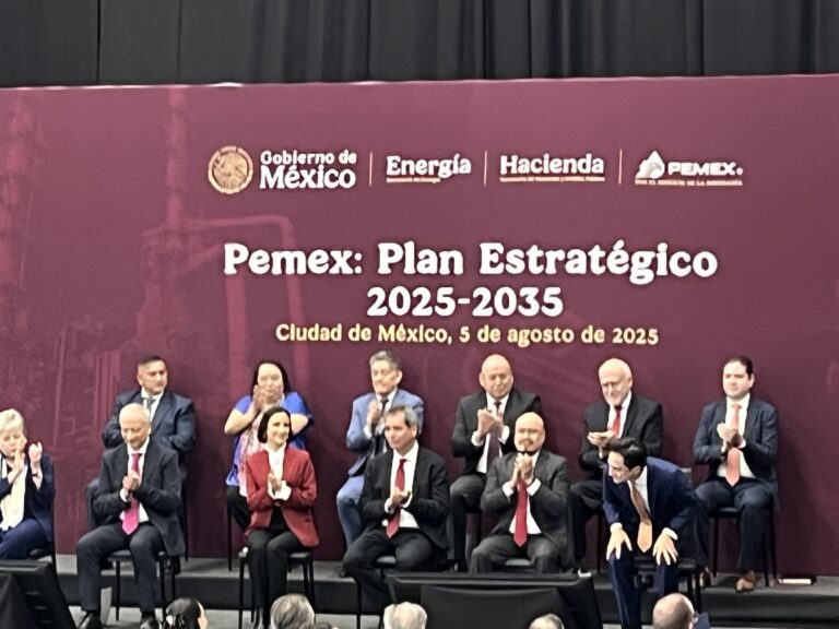 Pemex va por la explotación de yacimientos en aguas profundas  y pago de deudas