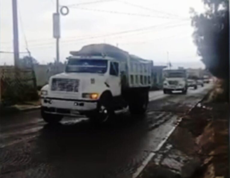 Incineran 700 toneladas de abarrotes de una bodega infestada de roedores