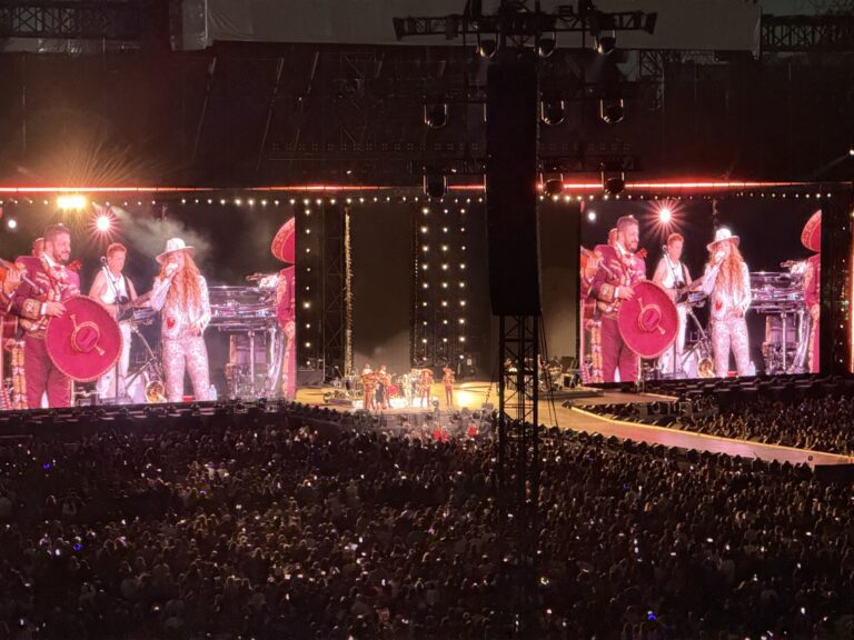 Shakira cantó hasta con mariachi en su regreso a la CDMX