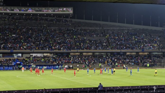 Cruz Azul enfrenta al Toluca en el Estadio Olímpico Universitario. Foto: Edgar Flores/ACIR Deportes
