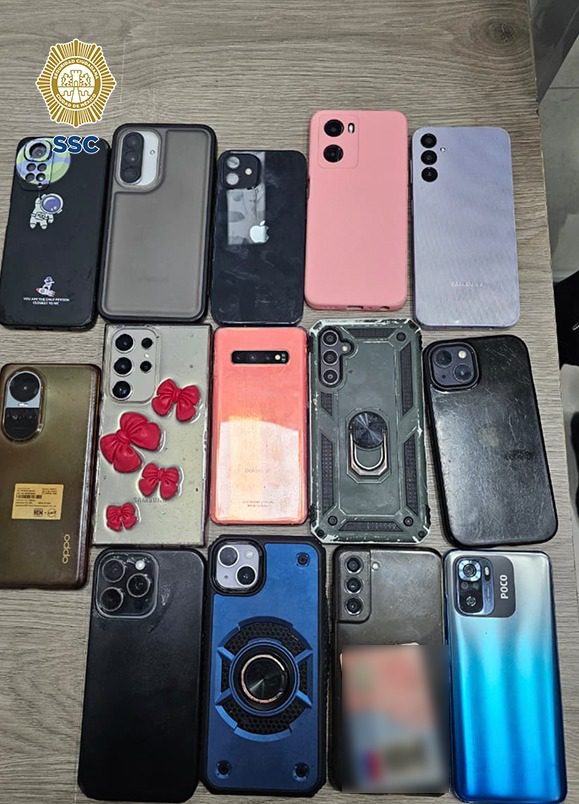 Policías capitalinos detienen a ladrones de celulares en el Zócalo