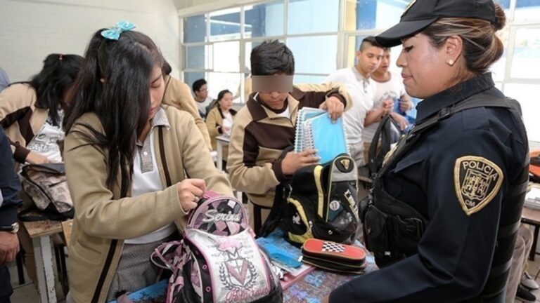 Padres respaldan regreso de “Mochila Segura” en CDMX tras casos de violencia en escuelas