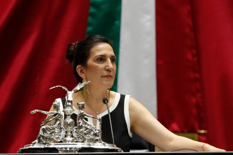 Kenia López Rabadán