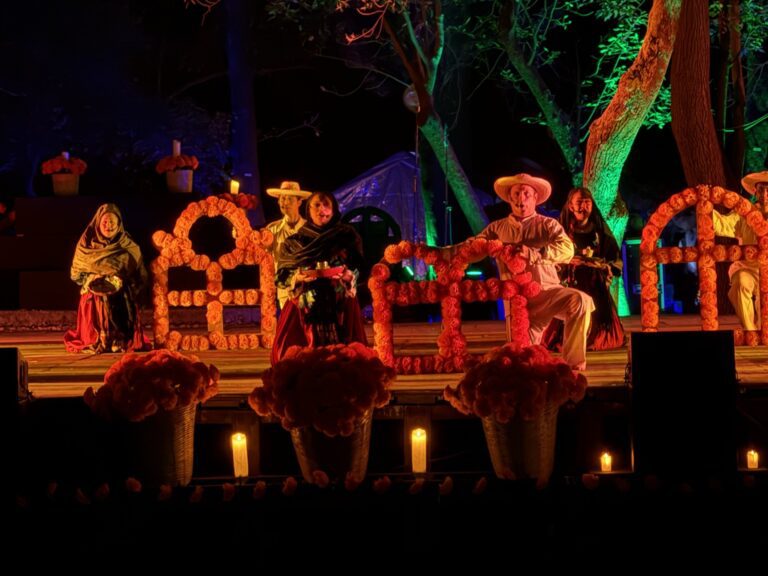 Ballet Folklórico de México celebra el Día de Muertos con espectáculo