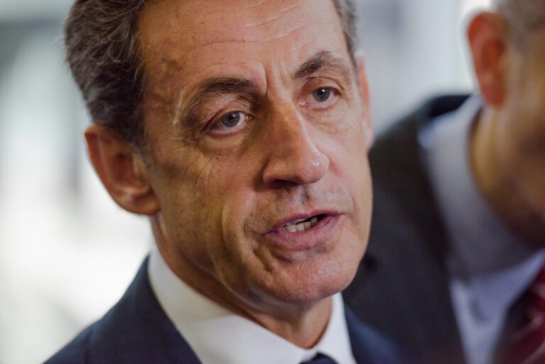 Expresidente francés Nicolas Sarkozy ingresa a cárcel parisina por asociación ilícita