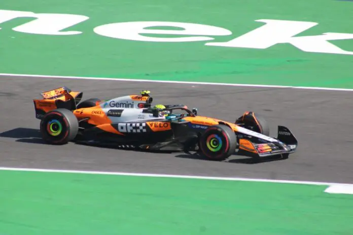 Norris, nuevo campeón del mundo de F1 al concluir tercero una carrera que g