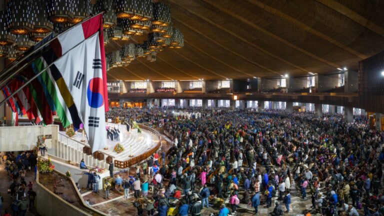 Monseñor Salvador González llama a fortalecer la conciencia a través de la oración