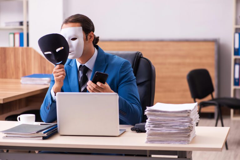 Alertan en Nuevo León por fraude a funcionarios mediante WhatsApp