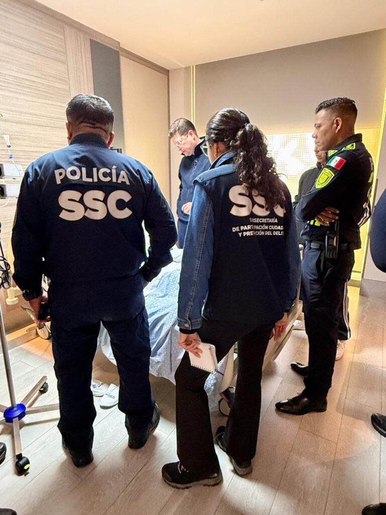 El titular de la SSC visita a policías hospitalizados por la marcha del 15 de noviembre
