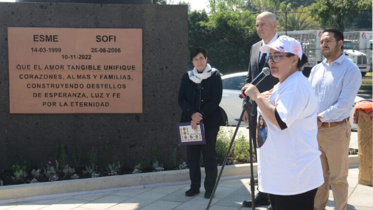 CDMX rinde homenaje a Esmeralda y Sofía, hermanas que murieron por una coladera abierta en Iztacalco