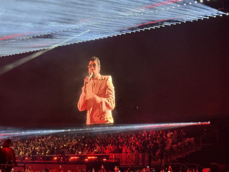 Bad Bunny promete a bailar al mundo en el Super Bowl