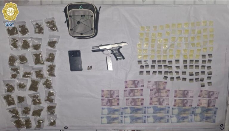 Policías capitalinos aseguran a dos integrantes de la Unión Tepito