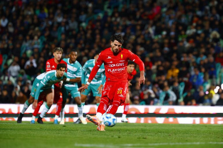 Necaxa debuta con triunfo 3-1 vs Santos