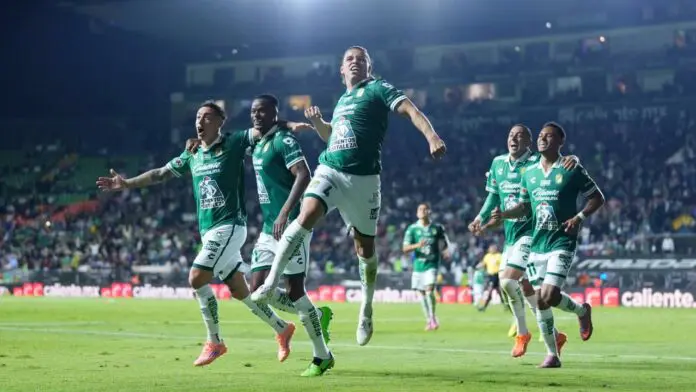 León le propina dolorosa derrota a Cruz Azul en el arranque del torneo