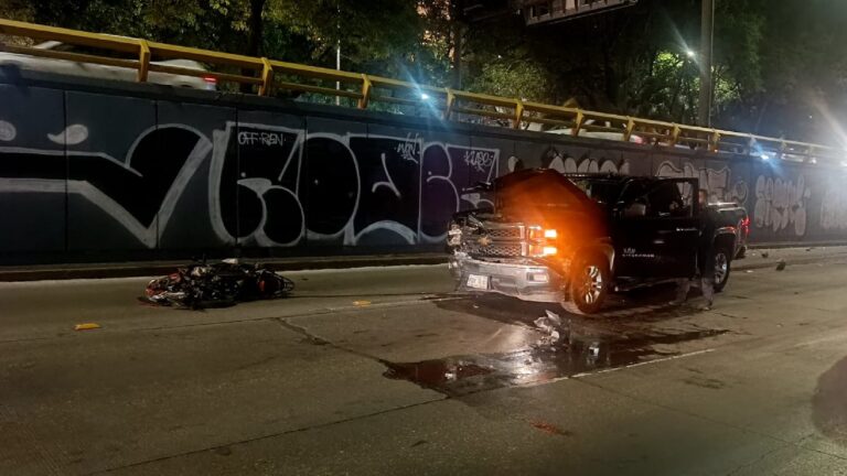 Motociclista muere tras choque frontal con camioneta en Circuito Interior
