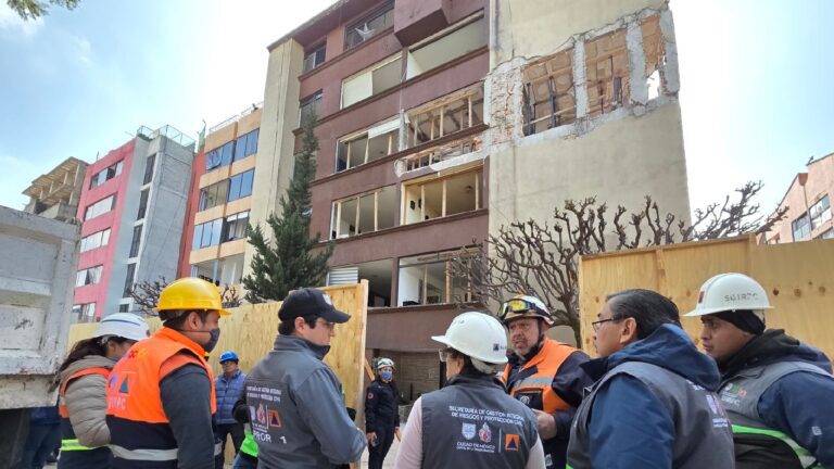 Edificio de Taxqueña será rehabilitado; dueños ingresaron brevemente por objetos de valor