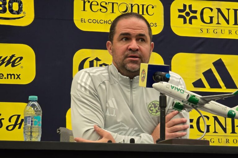 André Jardine espera solo rotura parcial la lesión de Luis Malagón